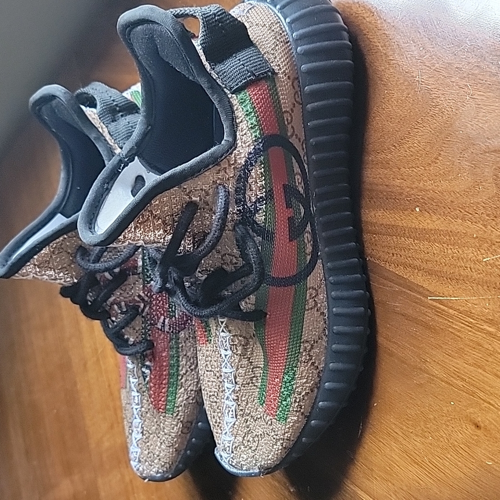 Women's shoes